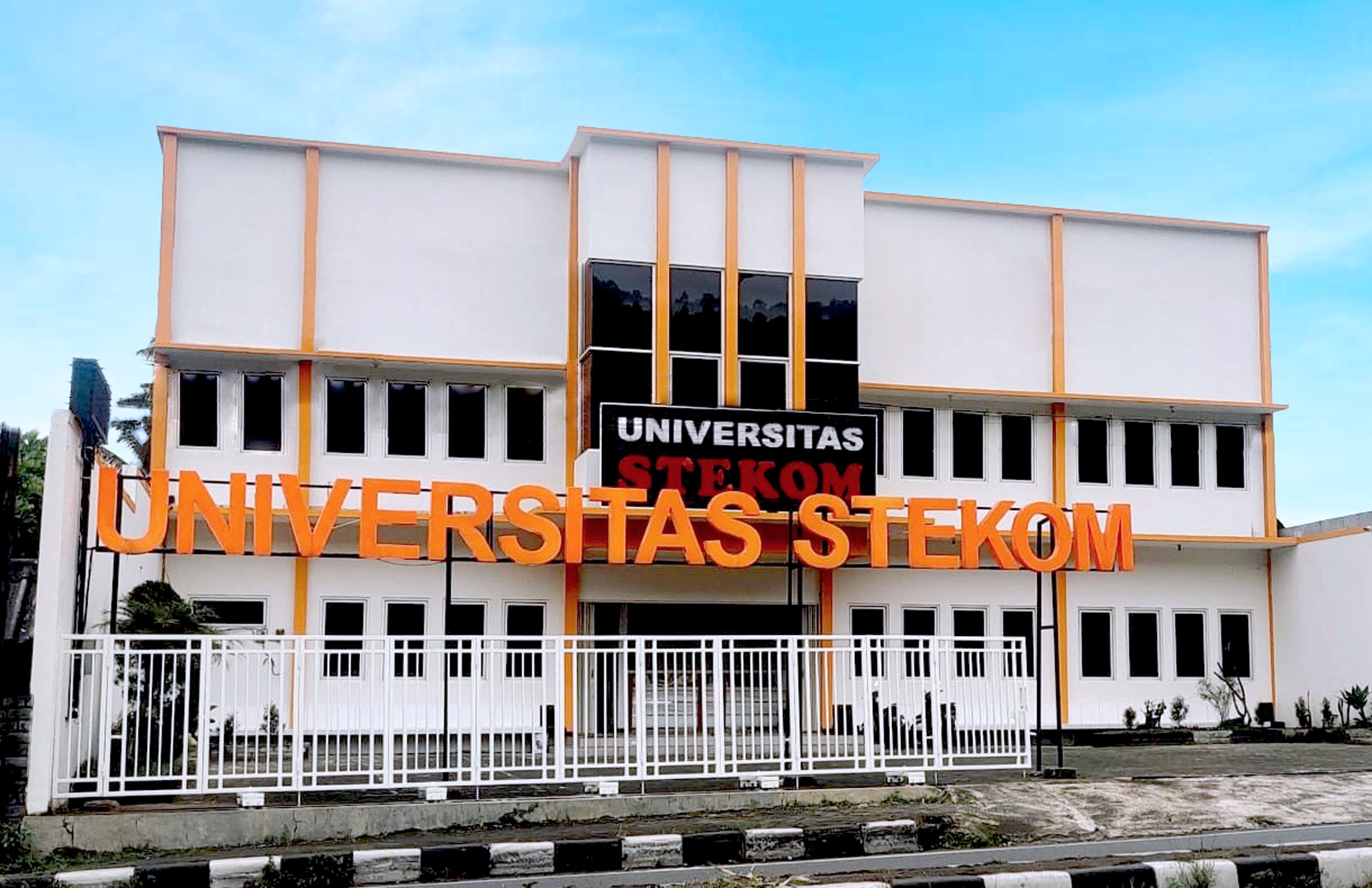 Kampus Universitas STEKOM