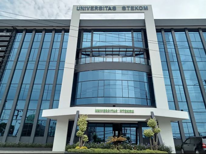 Kampus Universitas STEKOM